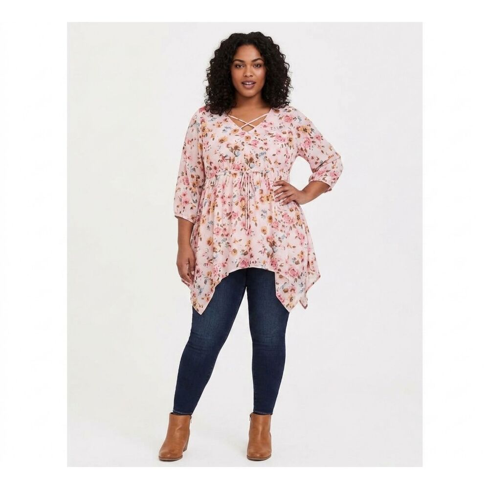 Torrid Size 00 Pink Floral Baby Doll Lattice Back V-Neck Empire Waist Blouse Top